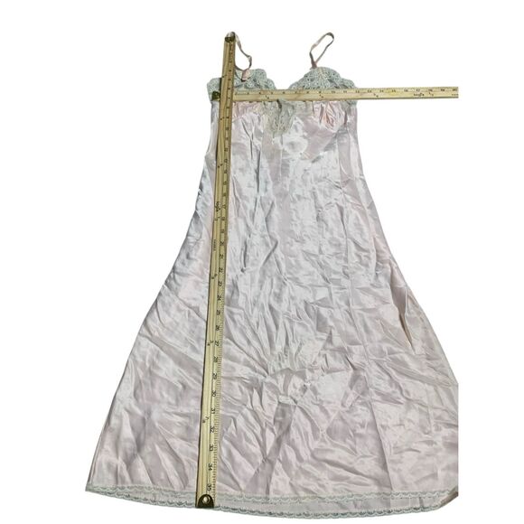VINTAGE BEAUTIFUL LEGENDS Vintage Shiny Nylon blend pink Lace Trim Nightgown Wor - Picture 8 of 8